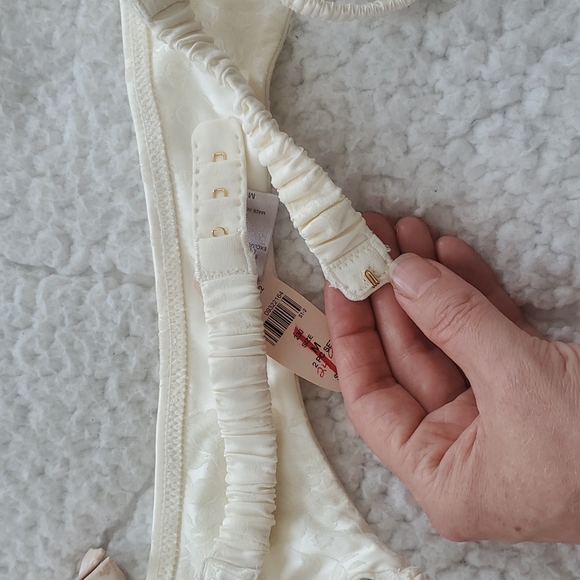 Victoria's Secret Beige/Cream Garter Belt Bundle - Picture 8 of 17